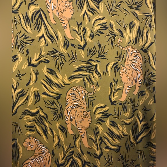 Chic jungle print blouse with gorgeous green and gold colours, small - Picture 3 of 5